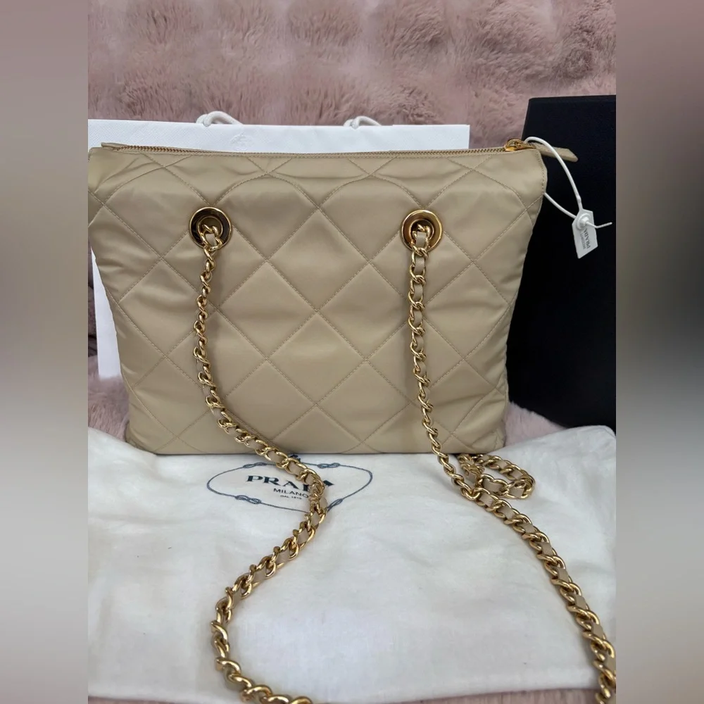 Prada Cream Quilted shoulder Bag with Gold Chain - Picture 5 of 13